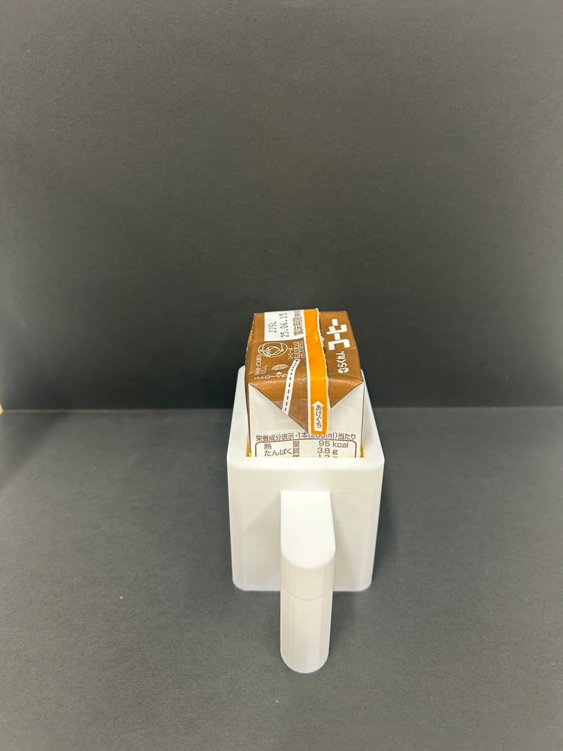 特別支援教育向け牛乳パック補助具 横